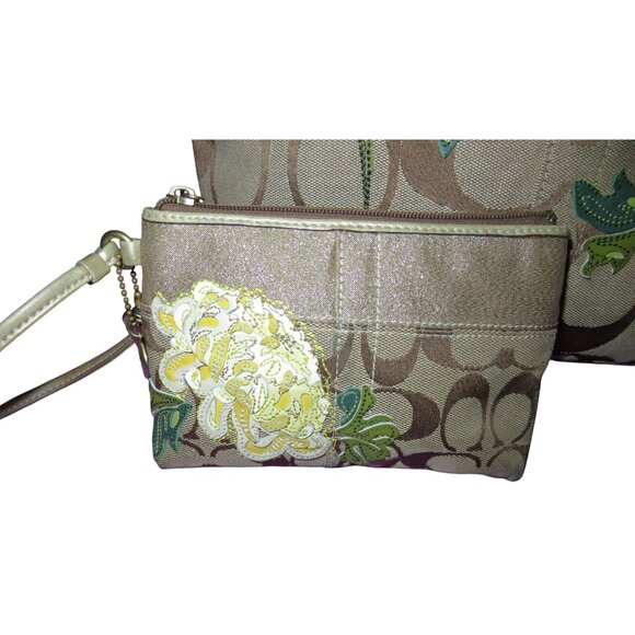 Coach 2008 Limited Edition Chrysanthemum Appliques Cursive Creed Tote & wristlet - Picture 10 of 14